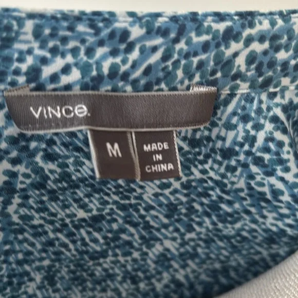 Vince Blouse Size Medium Silk Blue V Neck Popover Relaxed Fit Top Sleeveless - Picture 7 of 7